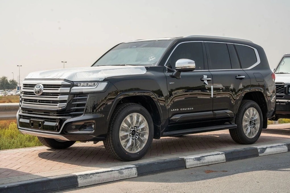 Toyota Land Cruiser LC300 hybrid