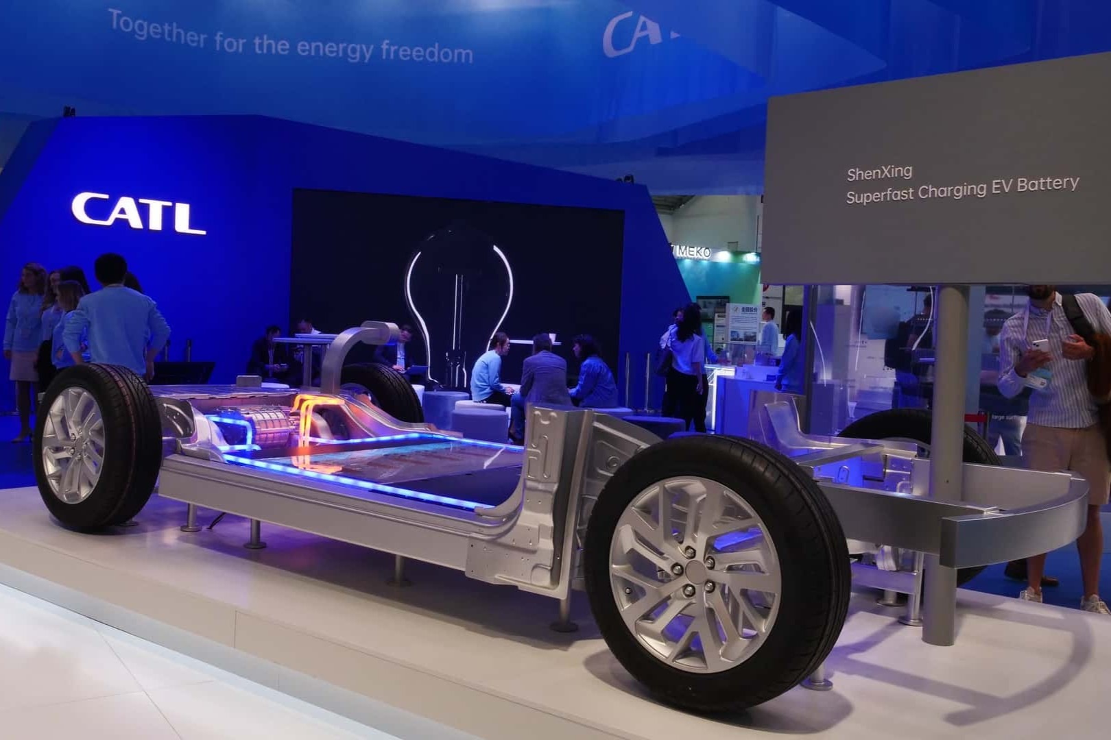 ket-cau-khung-gam-xe-dien-calt-2216