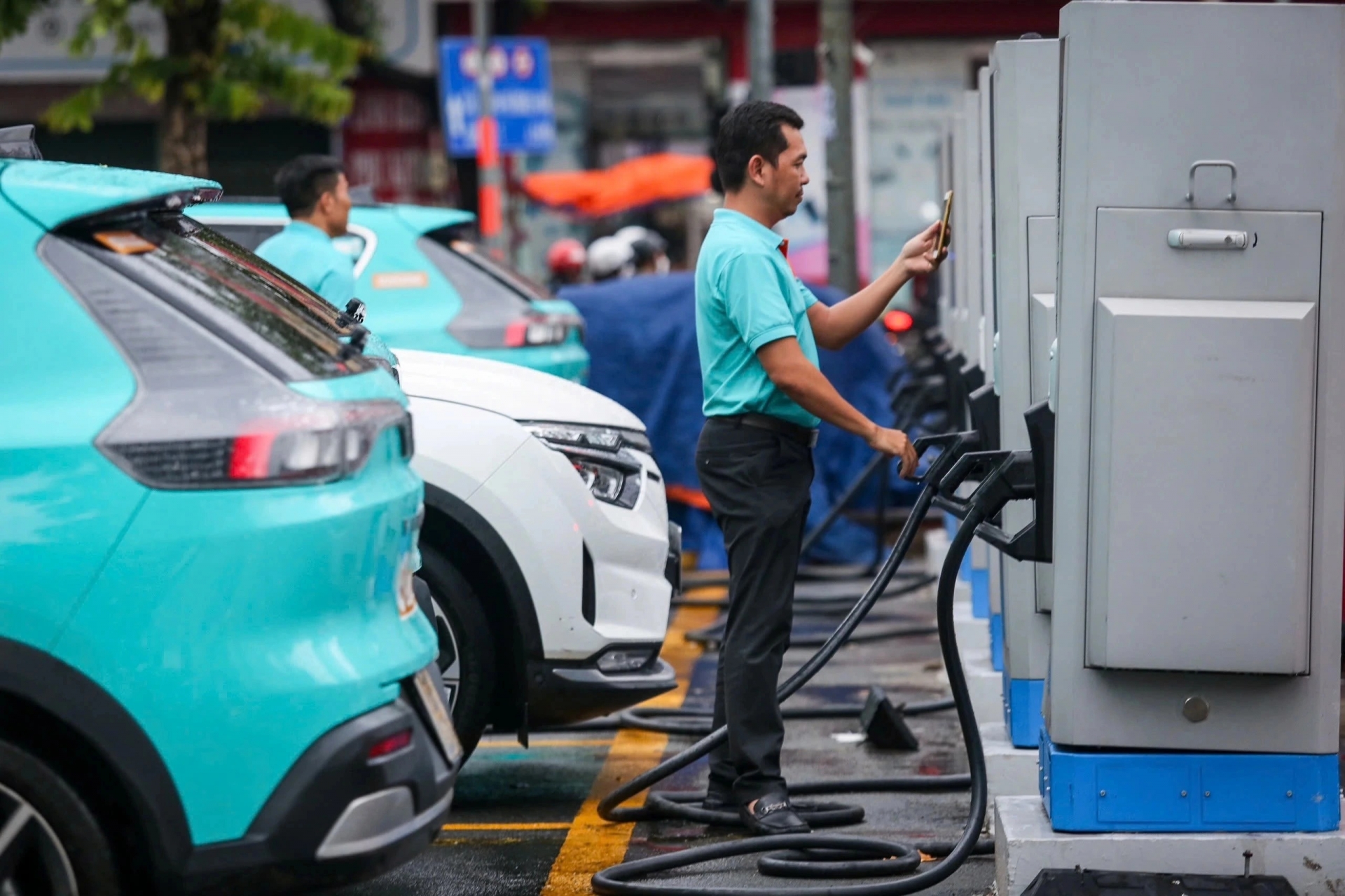 luu-y-gi-khi-thue-xe-dien-tu-lai-thanhnien-2-17768136439831023656903