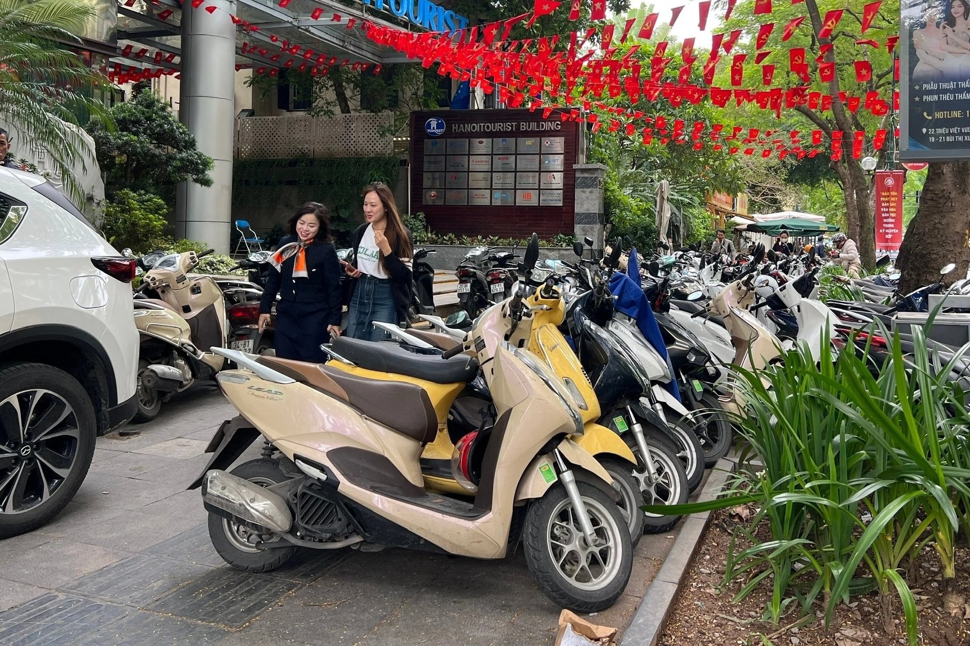 phuong-kieu-mau-via-he-ha-noi-4-1763566981668724595444