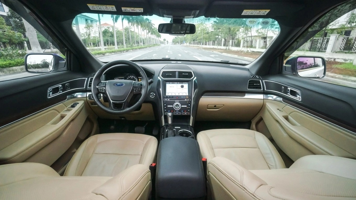 Ford Explorer (2)