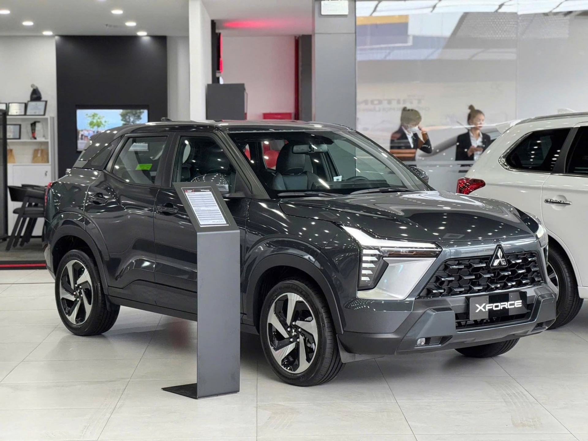 Mitsubishi Xforce 4
