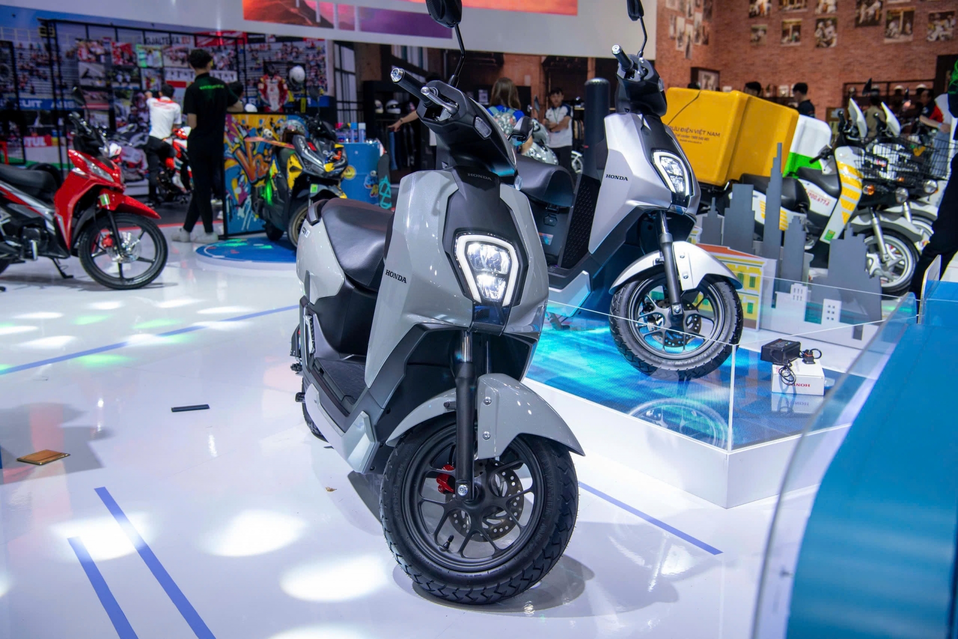 Honda-ICON-e (4)