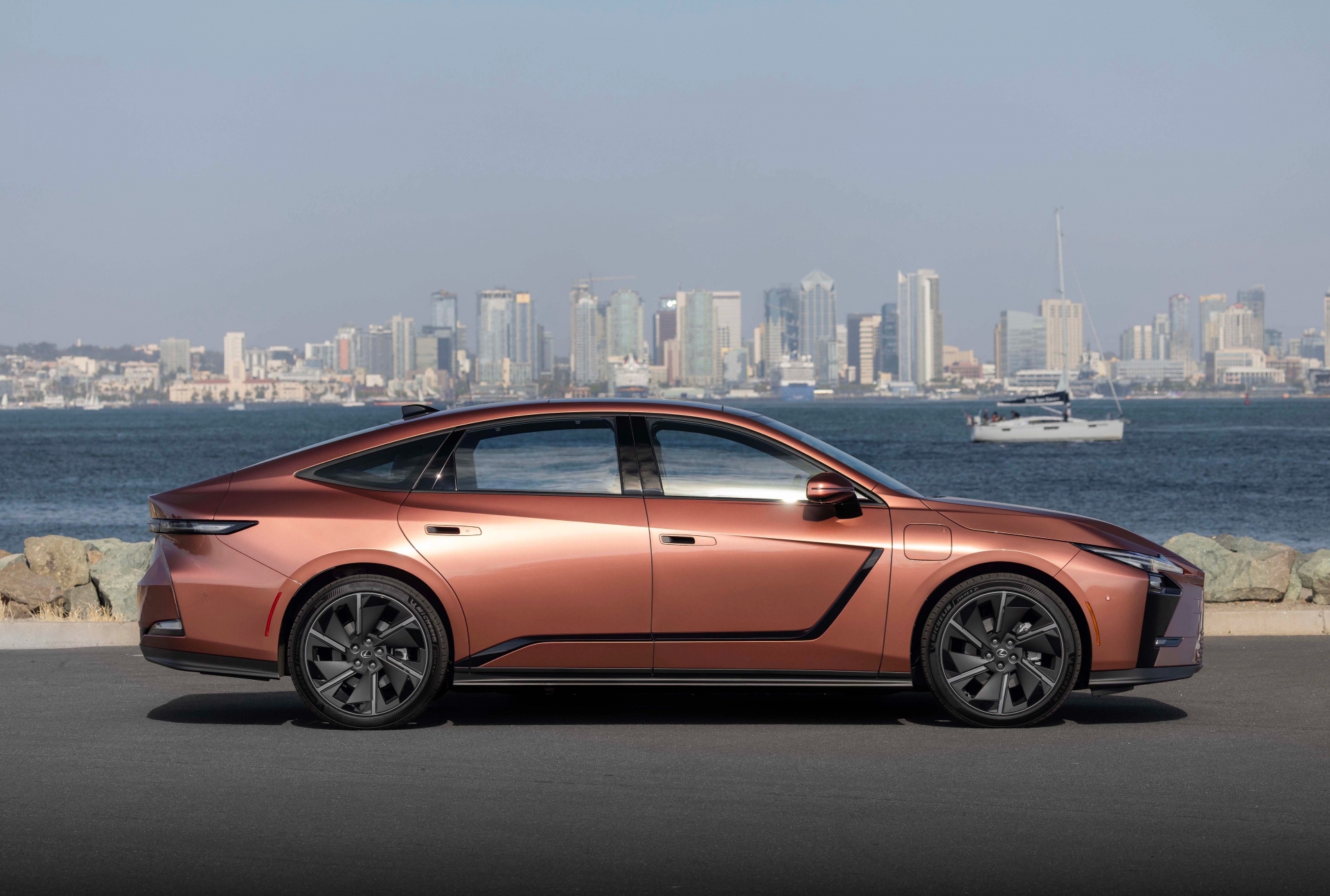 Lexus ES 500e (4)