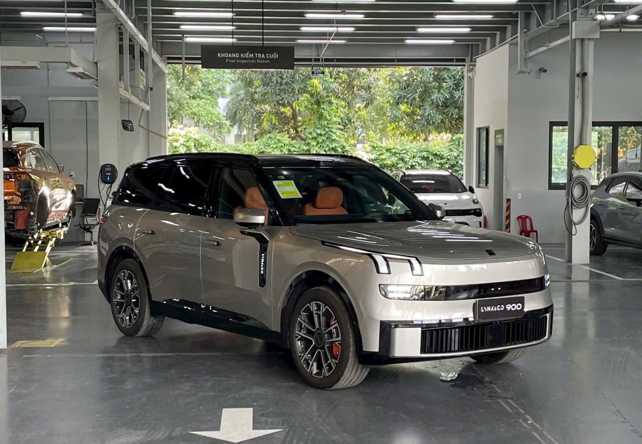 Lynk & Co 900 (7)