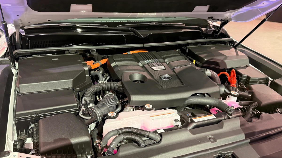 Toyota Land Cruiser Hybrid (2)