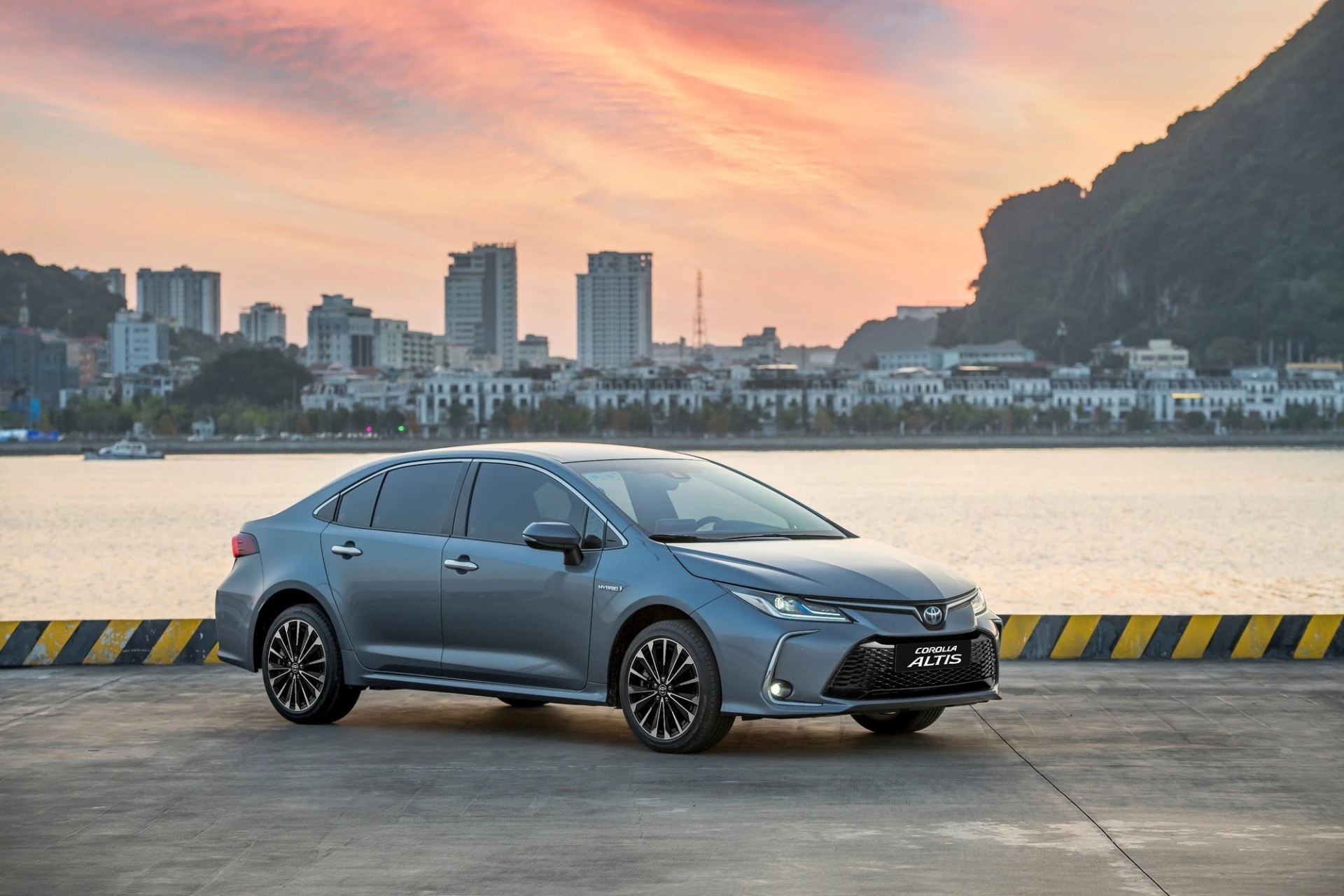 Toyota Altis (2)
