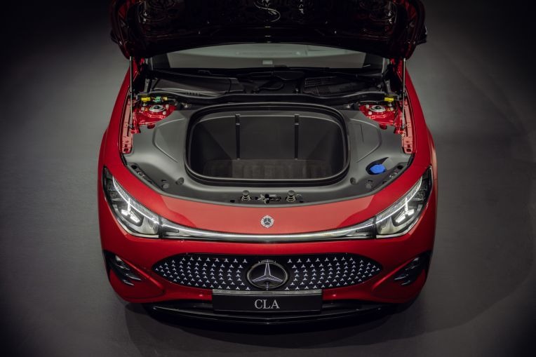 Mercedes-Benz CLA 200 EV (3)