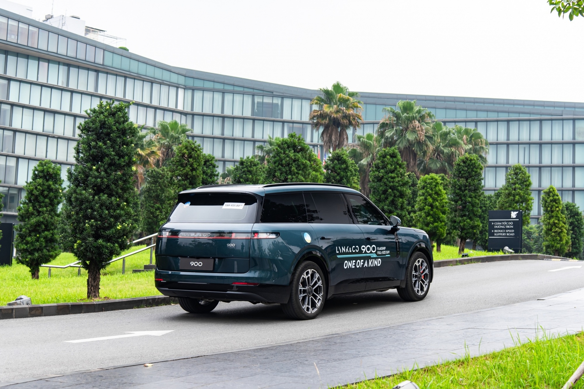 Lynk & Co 900 (2)