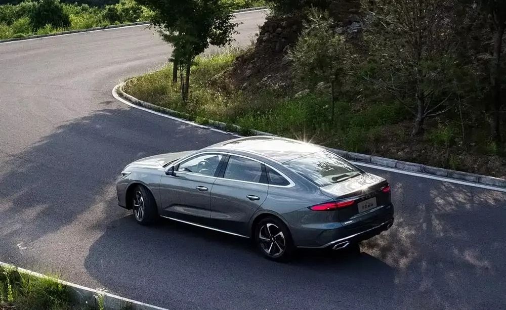 Geely Emgrand i-HEV (2)