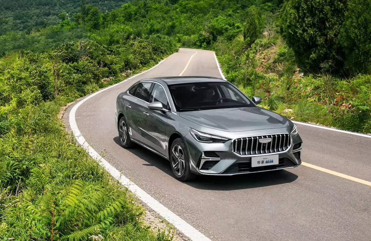 Geely Emgrand i-HEV (5)