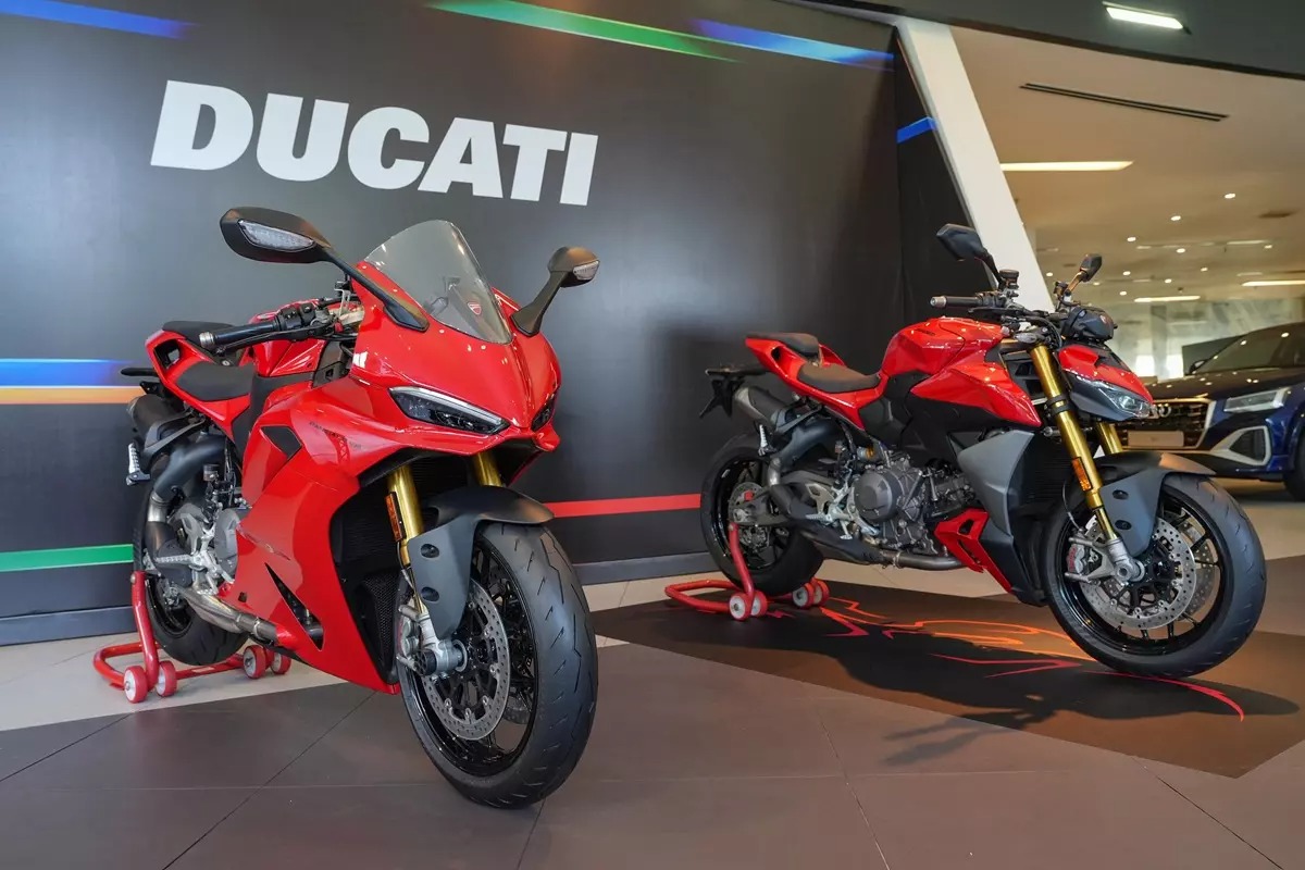 ducati-panigale-v2-s-va-streetfighter-v2-s-139d