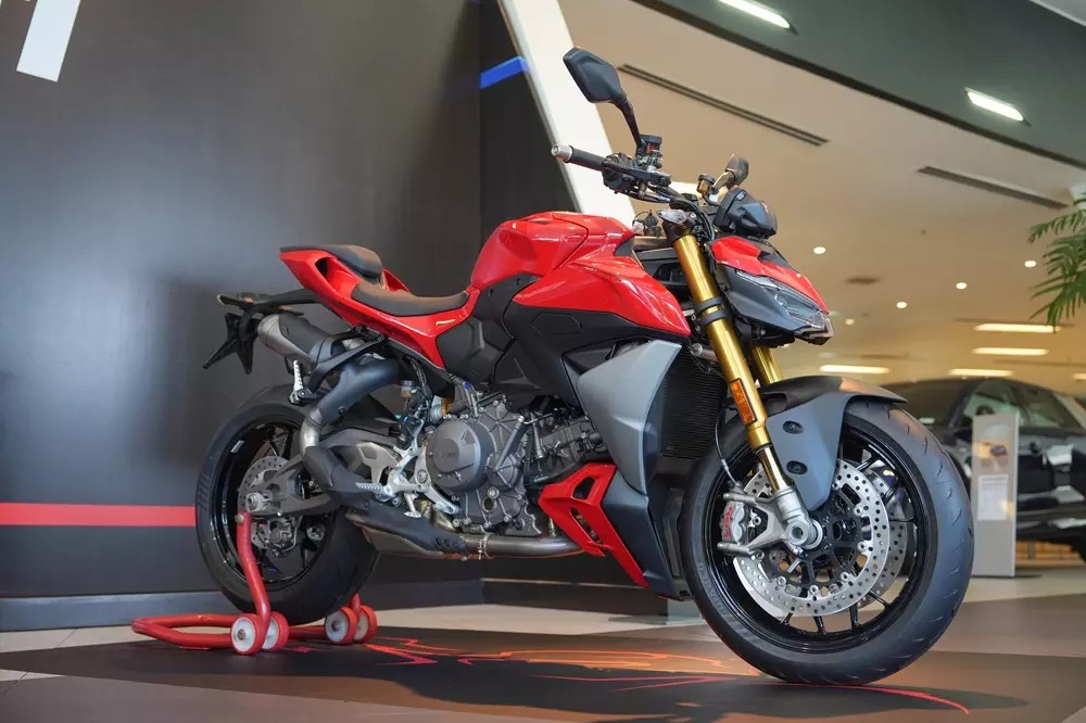 ducati-streetfighter-v2-s-9af5
