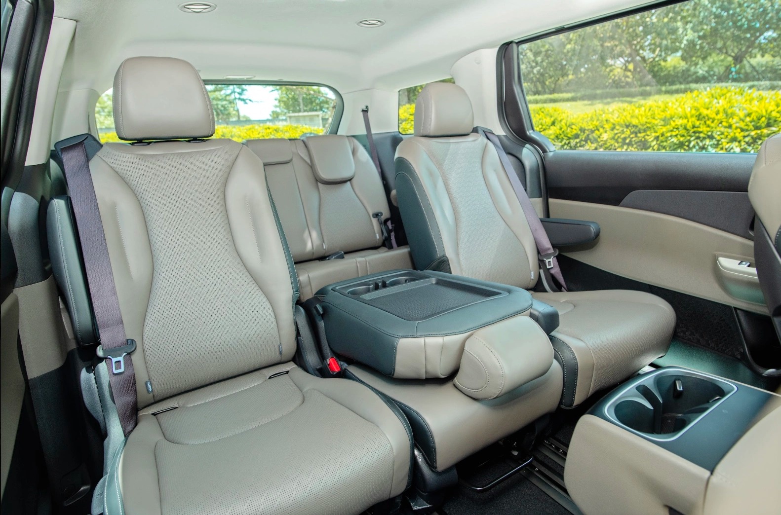 Kia Carnival Hybrid (2)