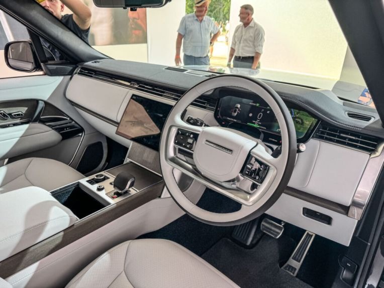Range Rover Electric (5)