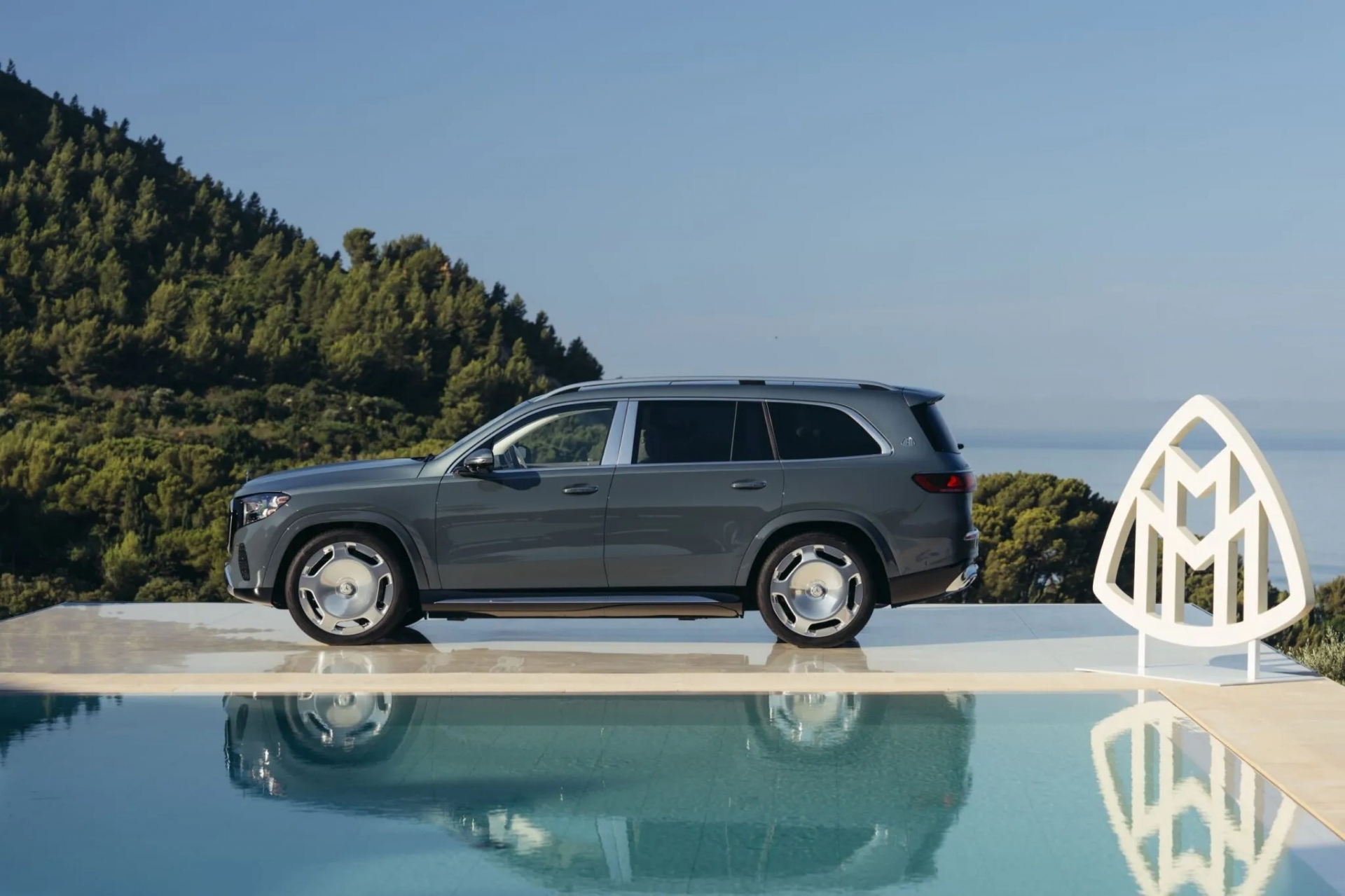2026-Mercedes-Maybach-GLS-680-04-2048x1365