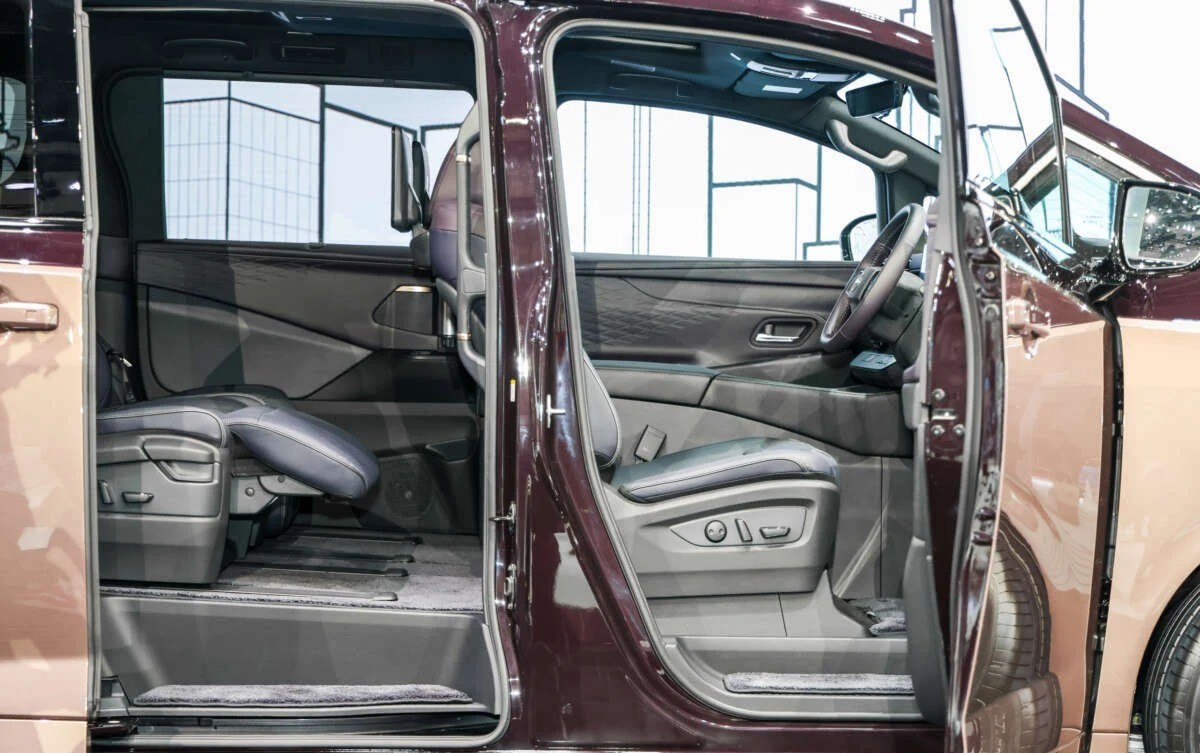 2025-JMS-Nissan-Elgrand-11-1200x801