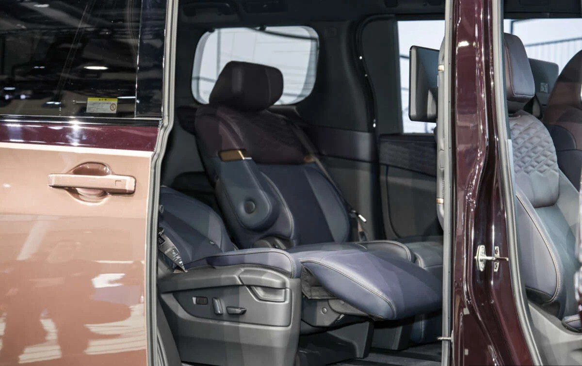 2025-JMS-Nissan-Elgrand-12-1200x801