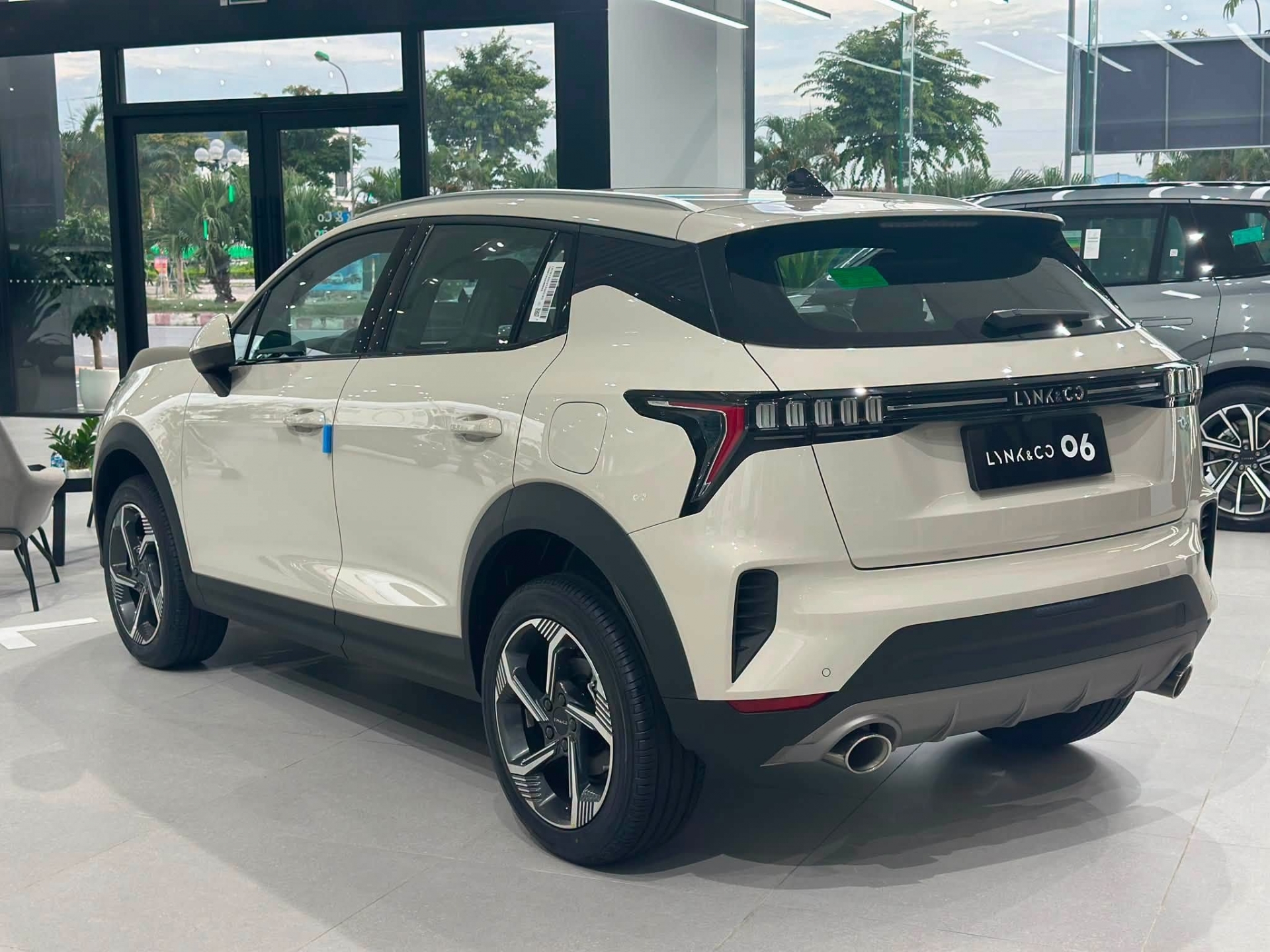 Lynk & Co 06 (4)