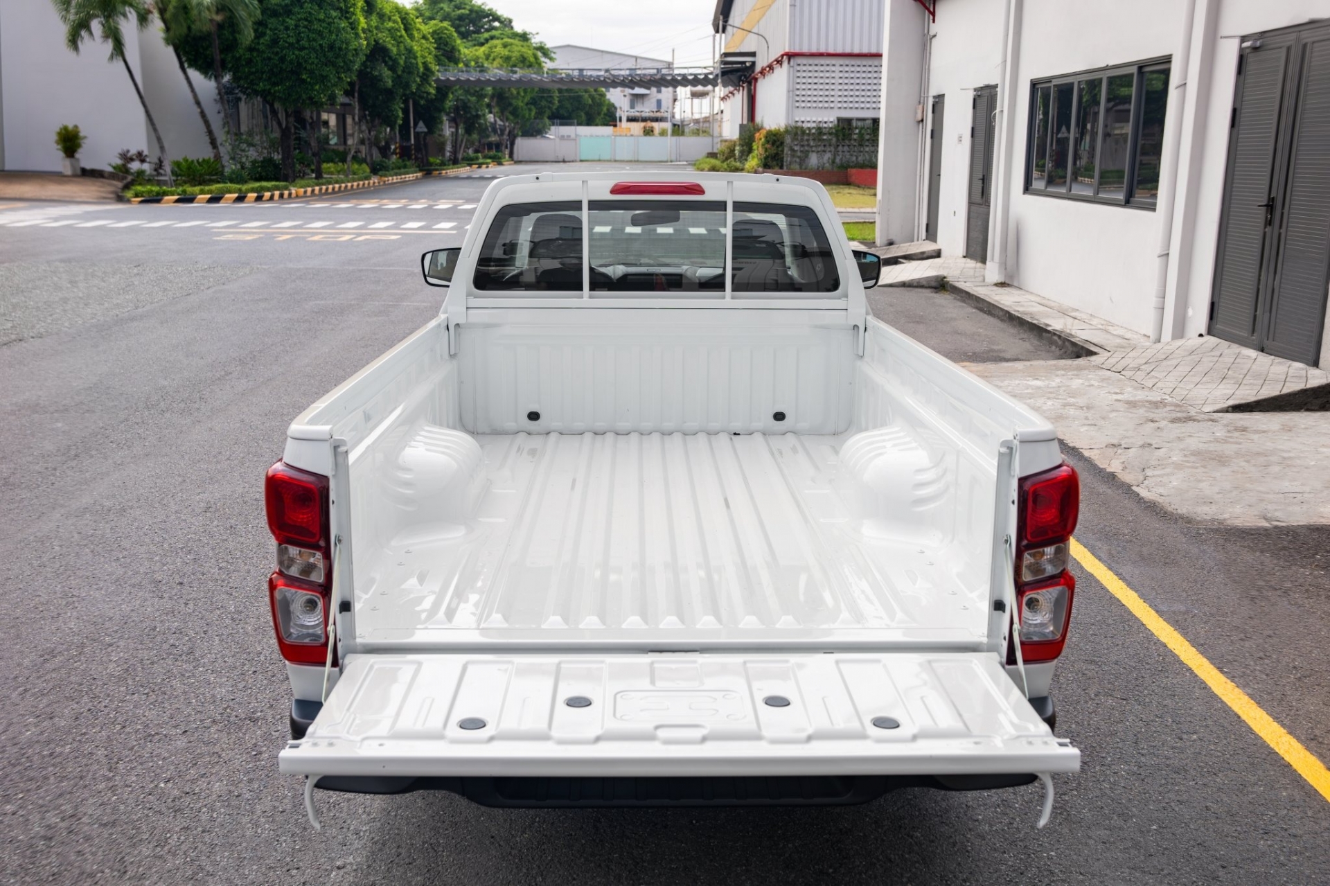 Isuzu D-Max D-Cargo 1000 (6)