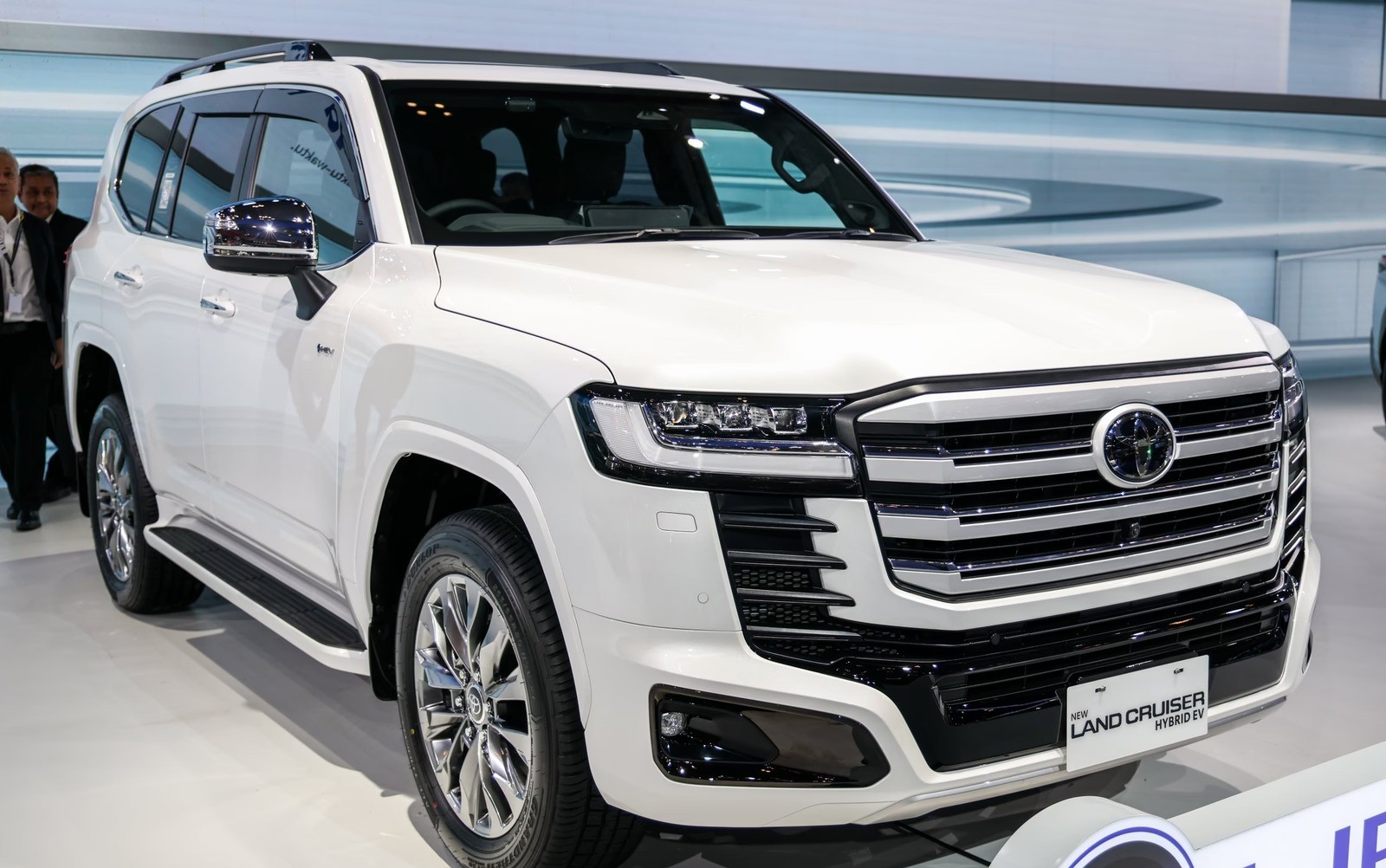 Toyota Land Cruiser Hybrid 2026 (2)