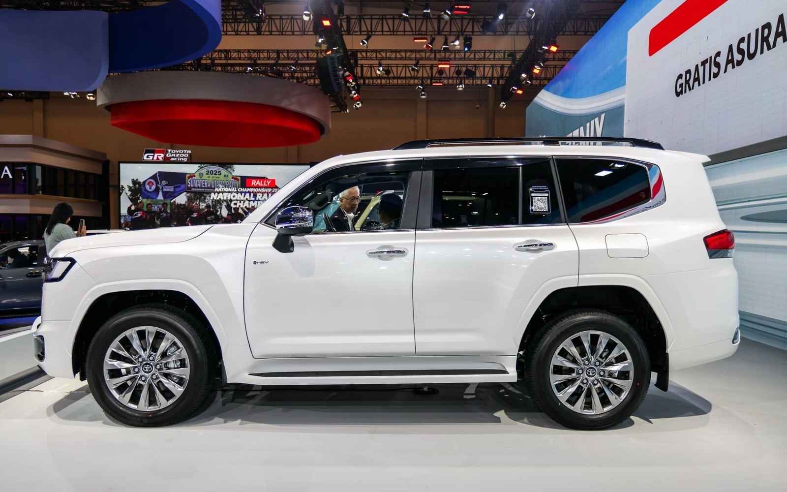 Toyota Land Cruiser Hybrid 2026 (4)