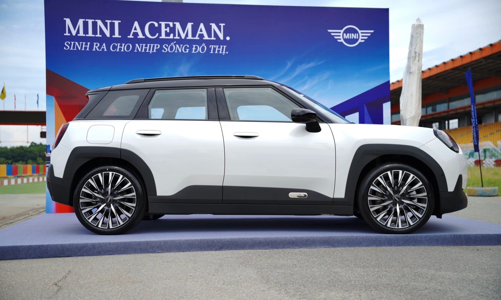 MINI Aceman (3)