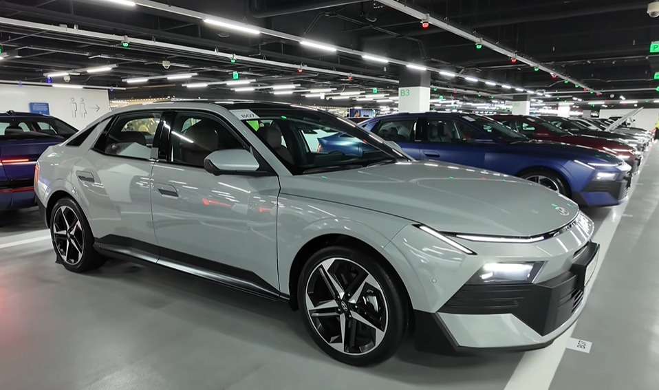 Hyundai Elantra 2027 (7)