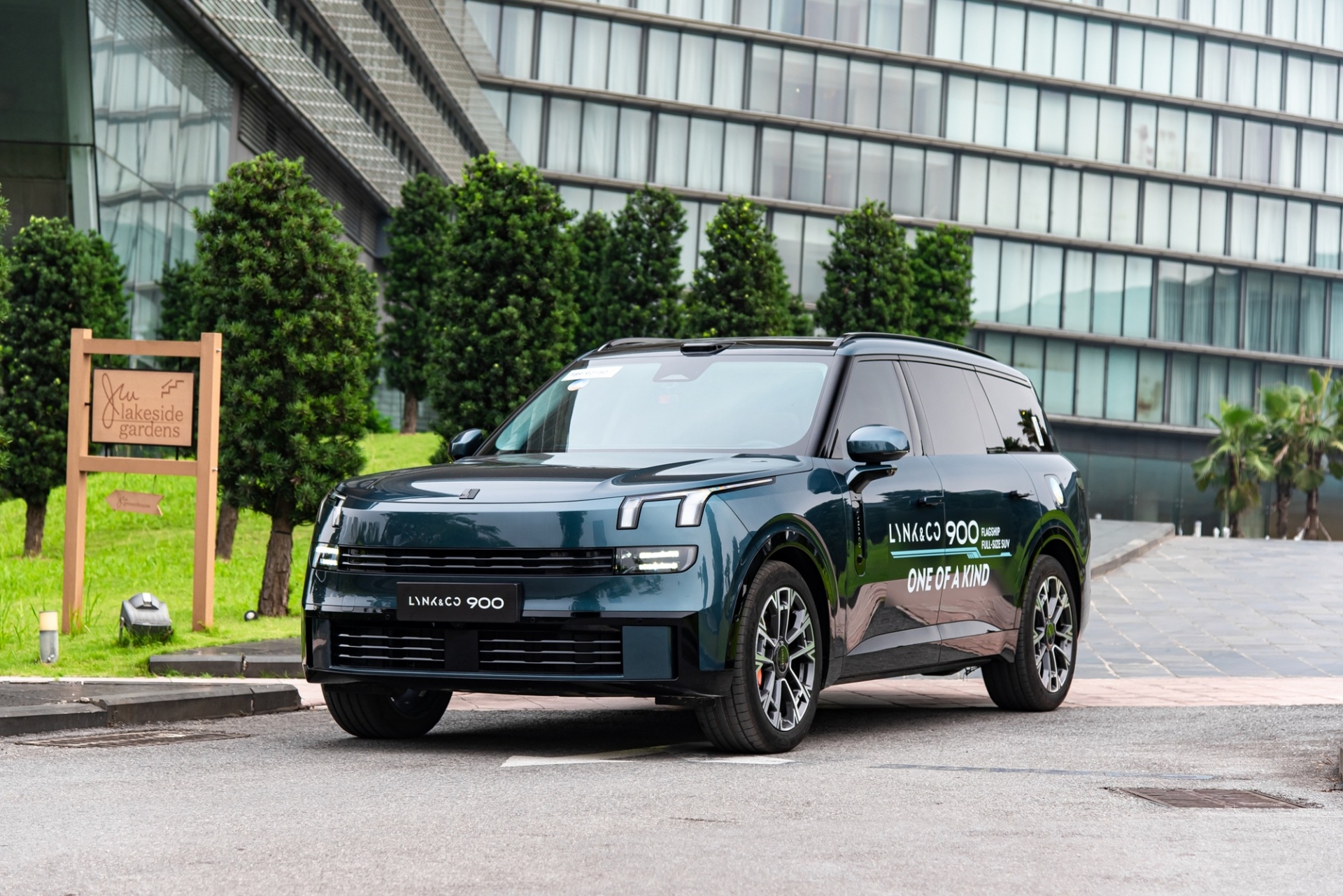 Lynk & Co 900
