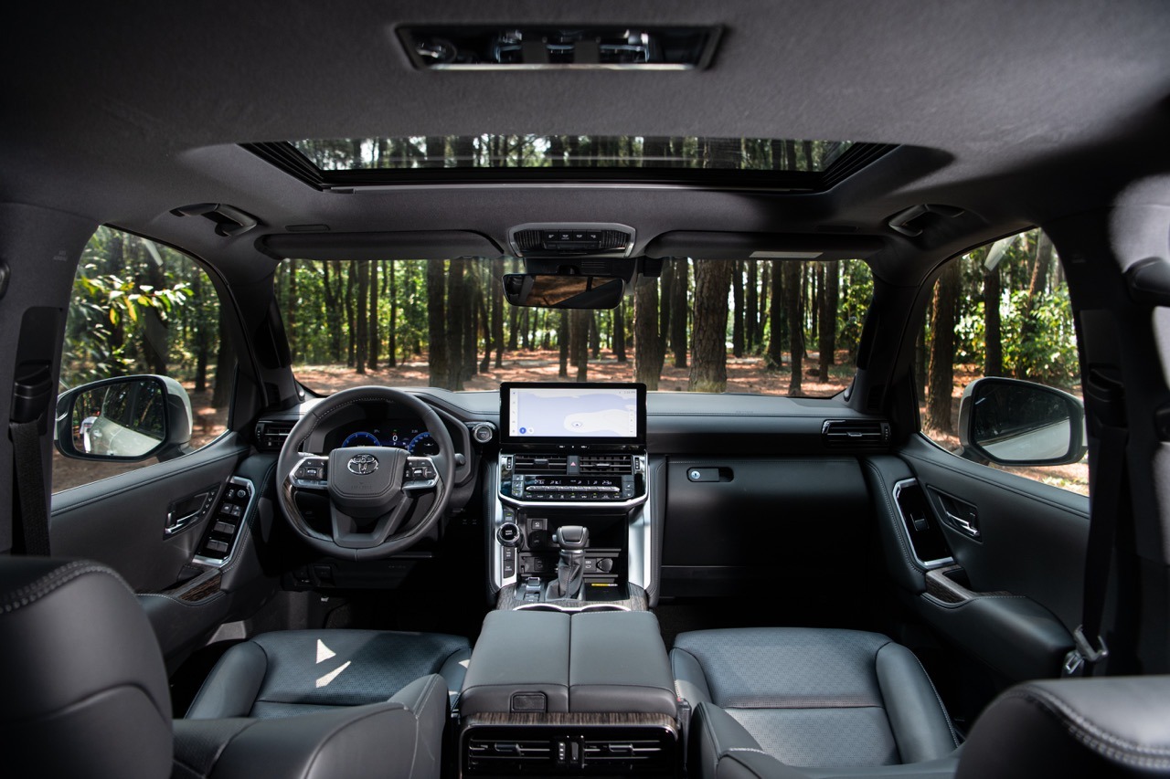 Toyota Land Cruiser 300 HEV (3)