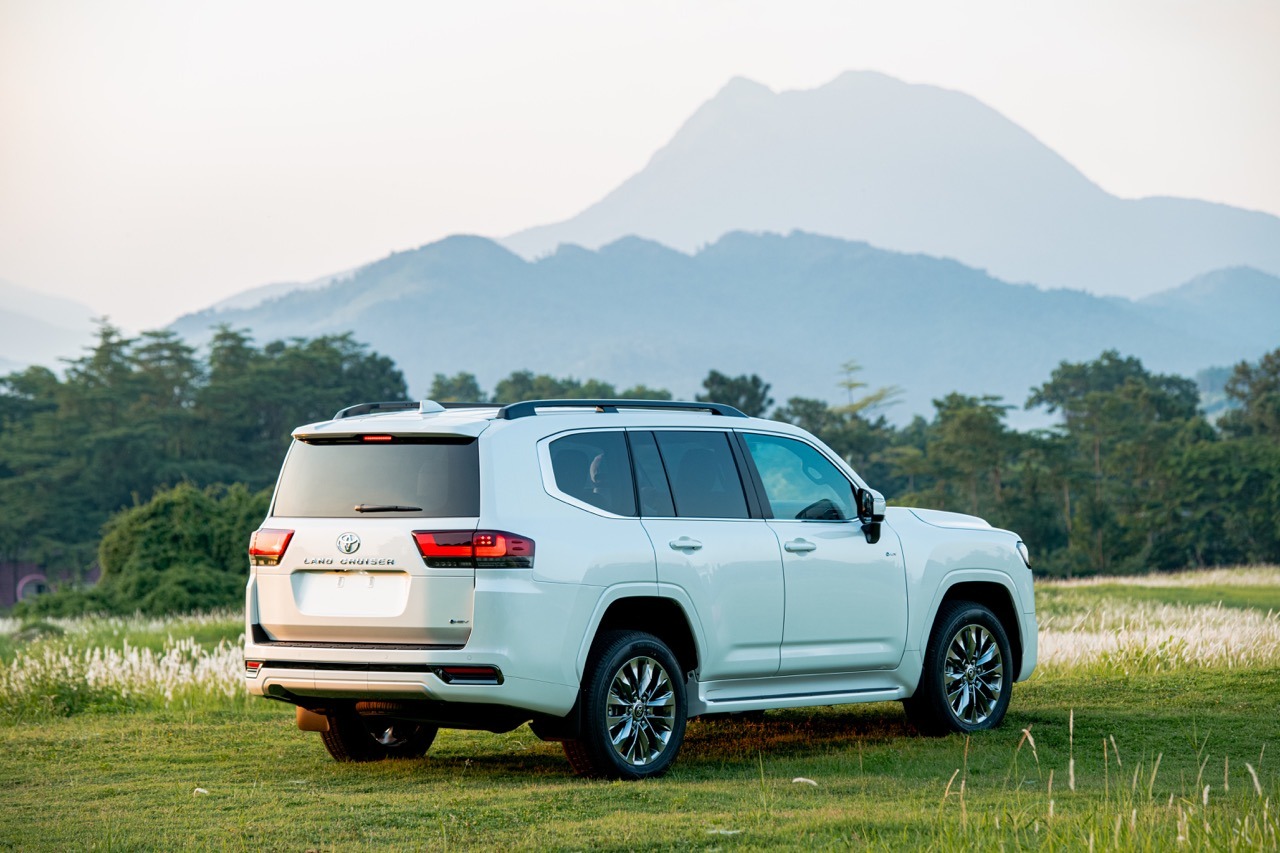 Toyota Land Cruiser 300 HEV (4)