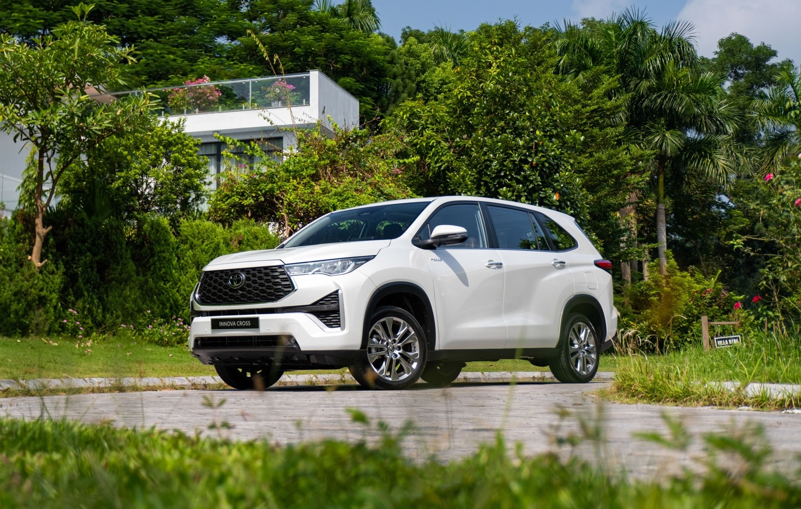 innova cross hev 3