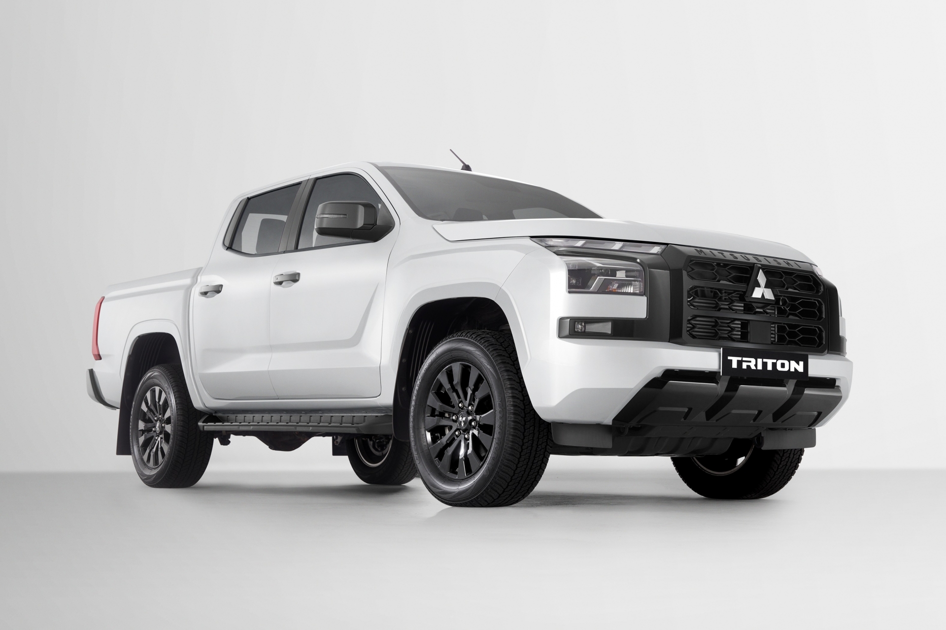 Triton 4WD AT Premium (2)