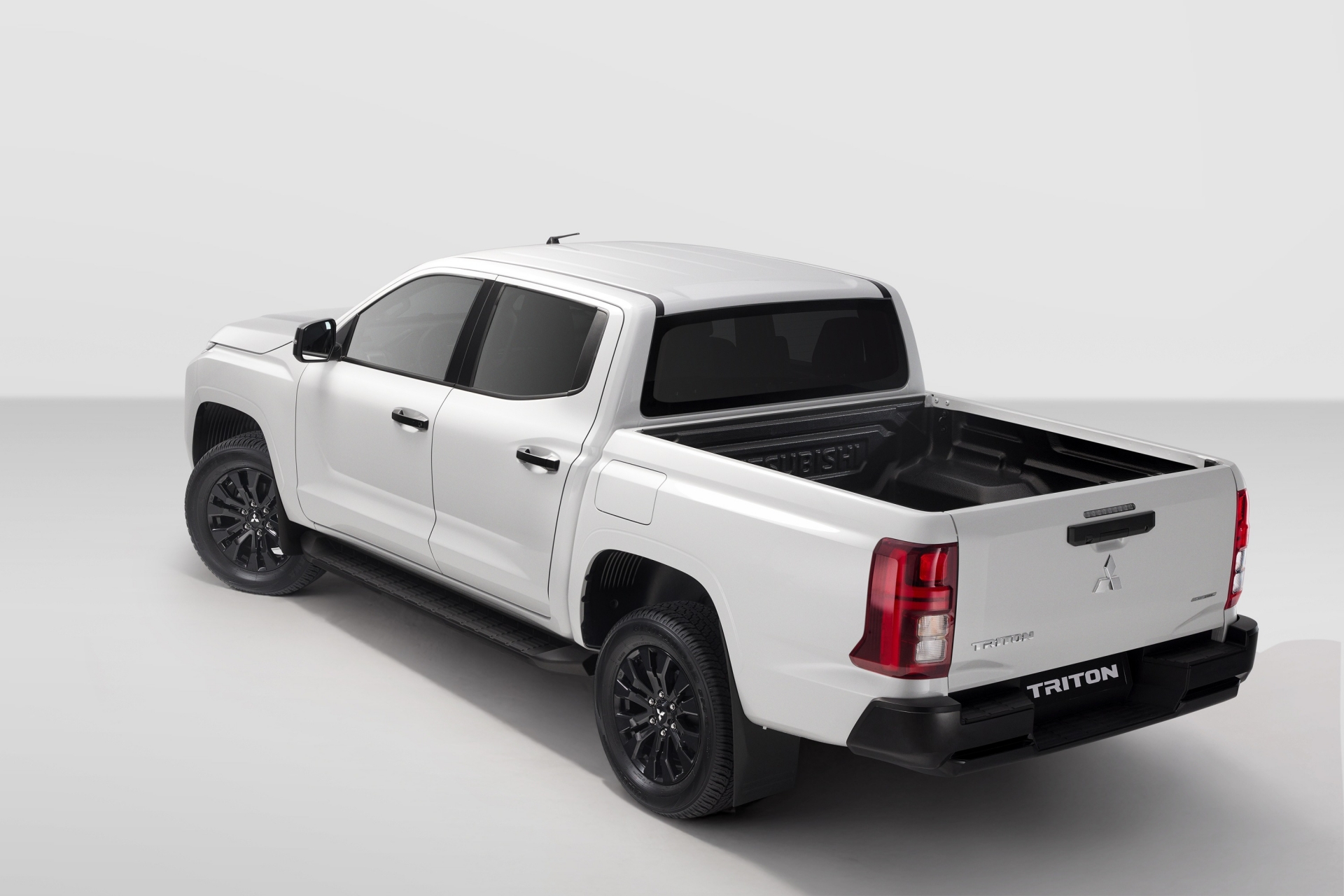 Triton 4WD AT Premium (4)