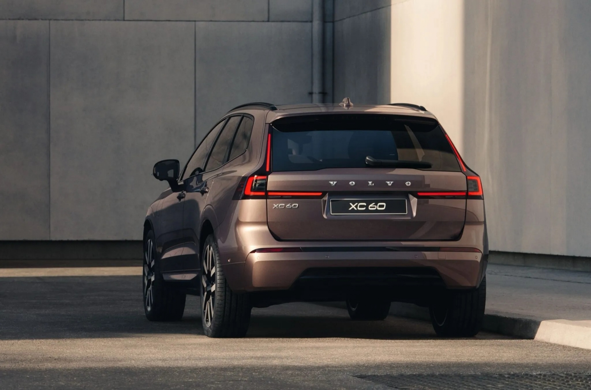 2027-Volvo-XC90-PHEV-00004-2048x1353