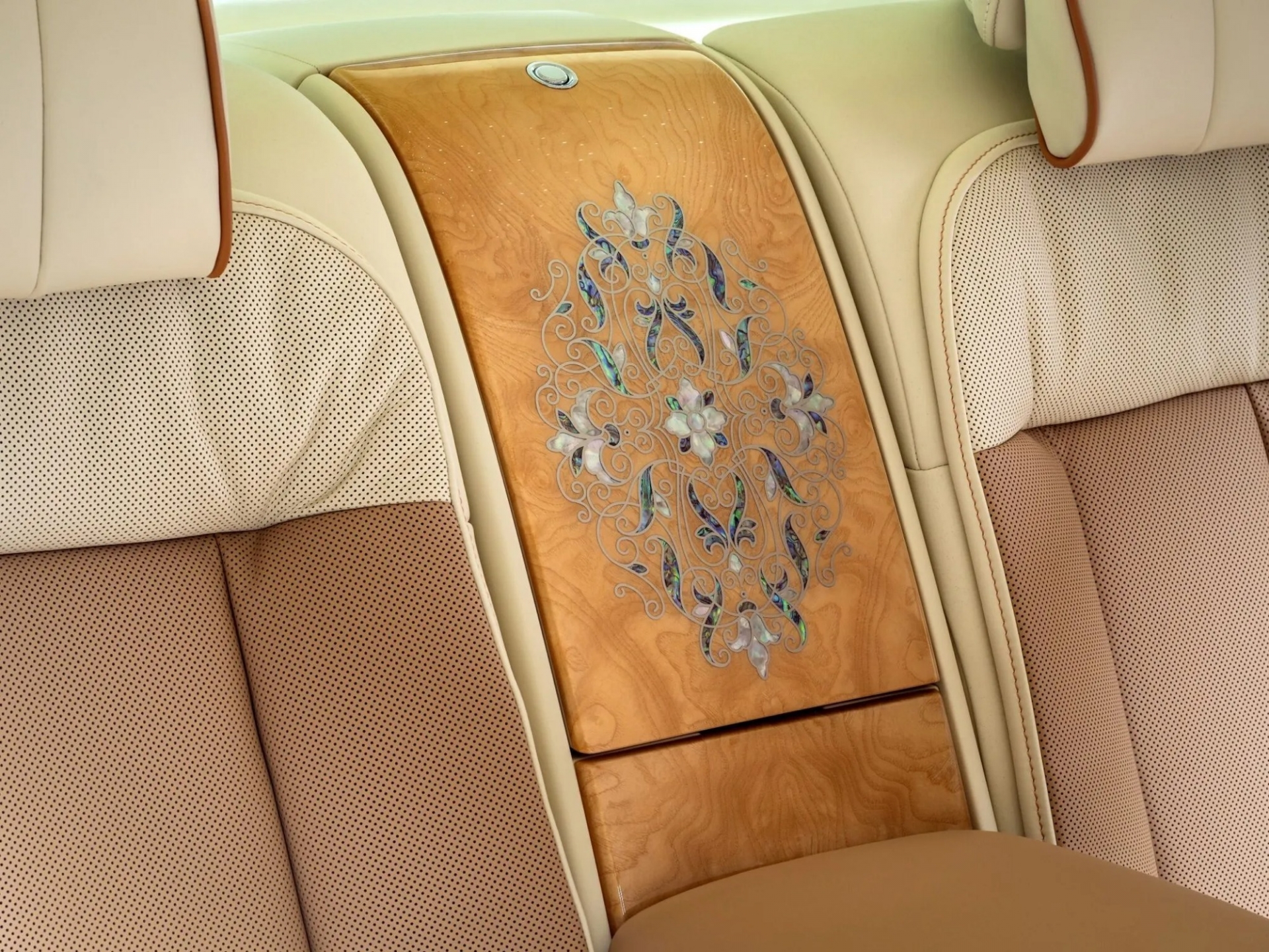 rolls-royce-phantom-hummingbird-5-2048x1536-1789950588303-1789950590356632447383