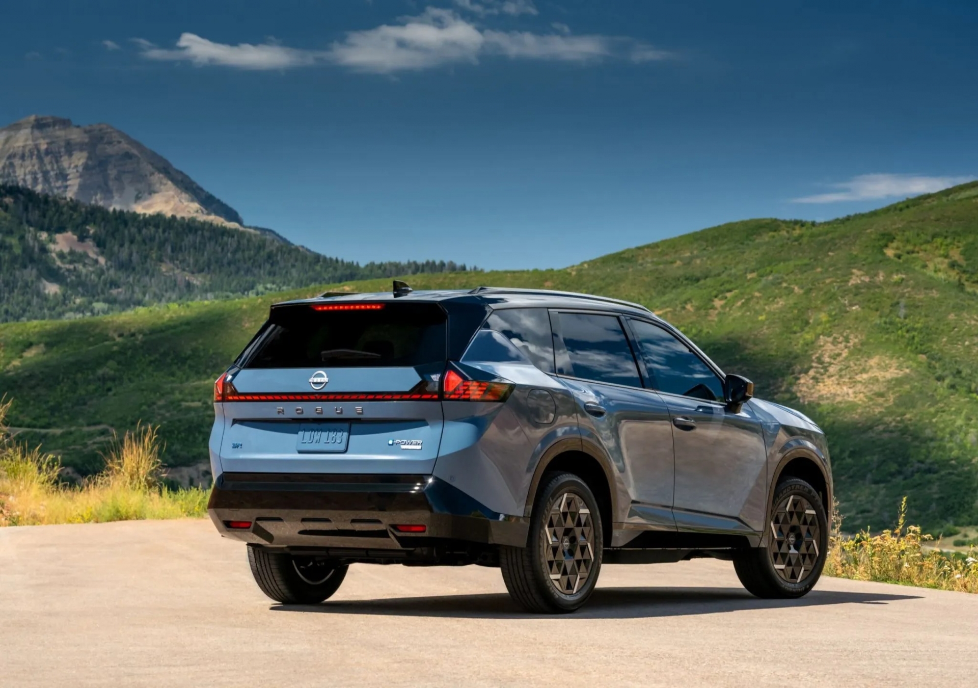 2027-Nissan-Rogue-Hybrid-12-2048x1440