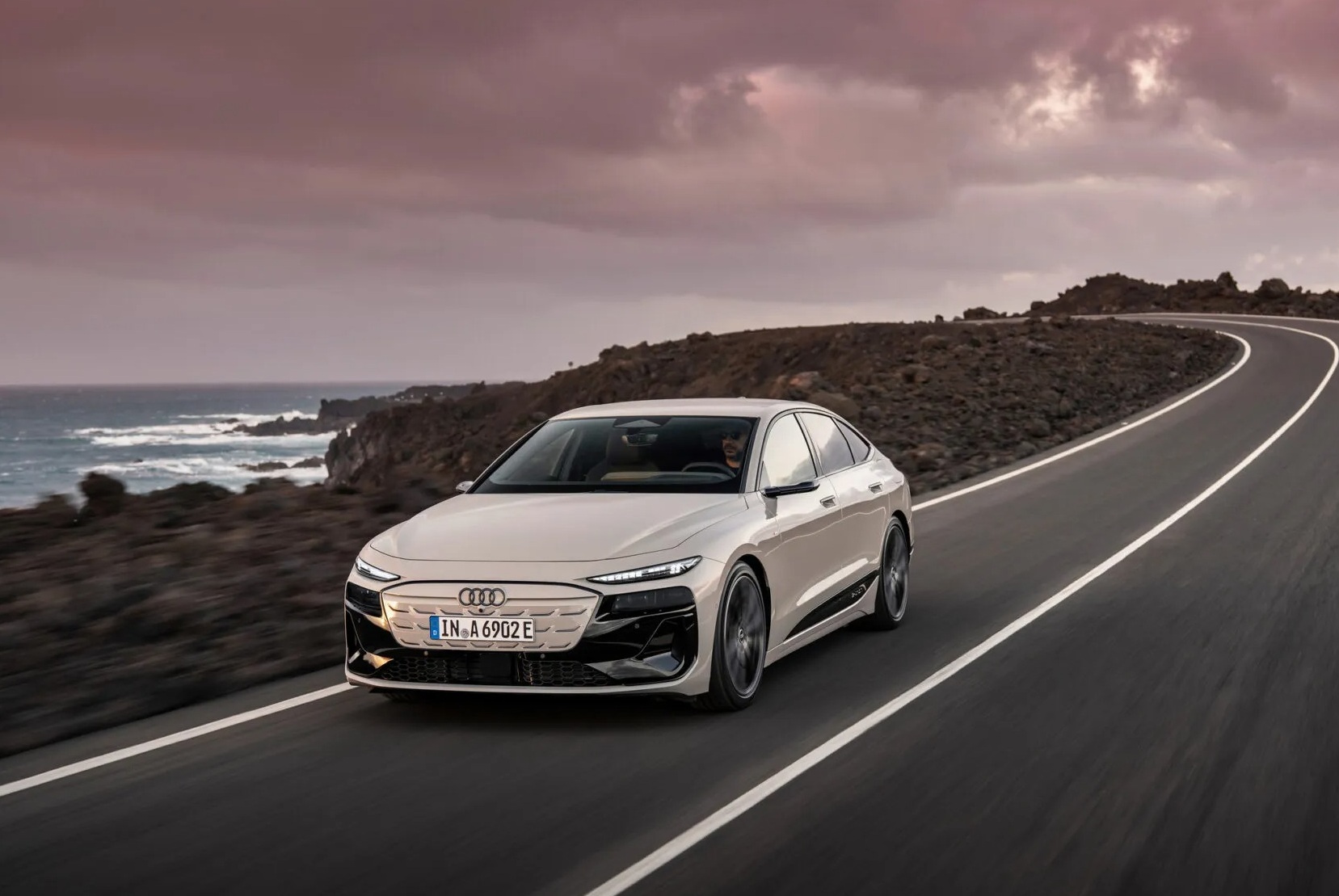 Audi-A6-Sportback-e-tron-performance.-923-3-2048x1536