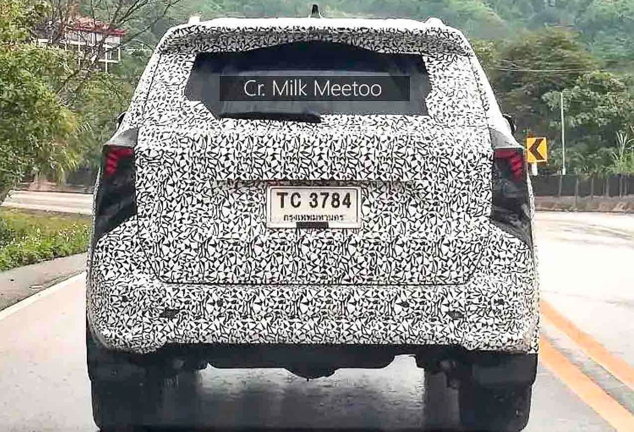 Toyota Fortuner (2)