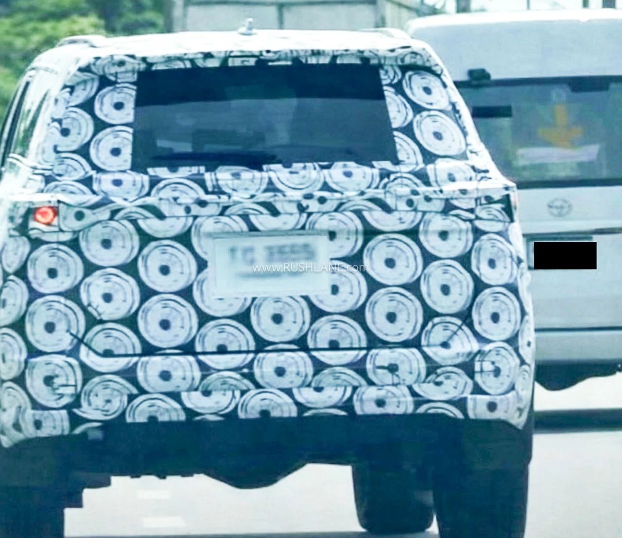 Toyota Fortuner (3)
