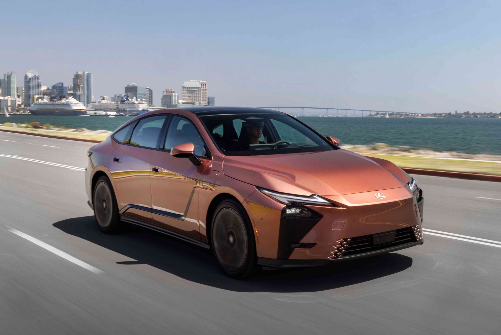 lexus-es-500e_optimized