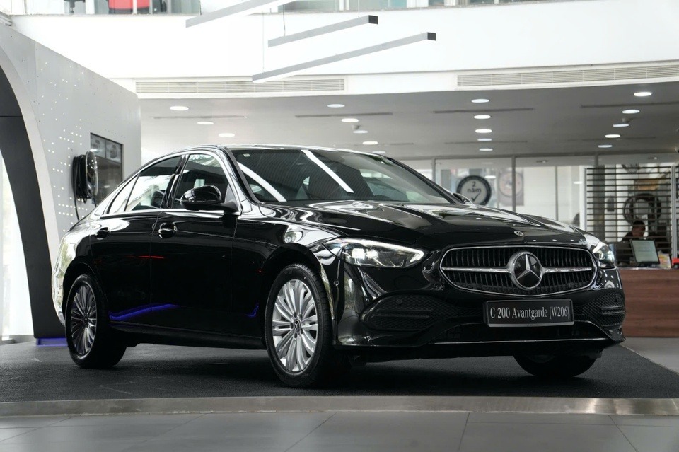 Mercedes_c200_avantgarde_daily