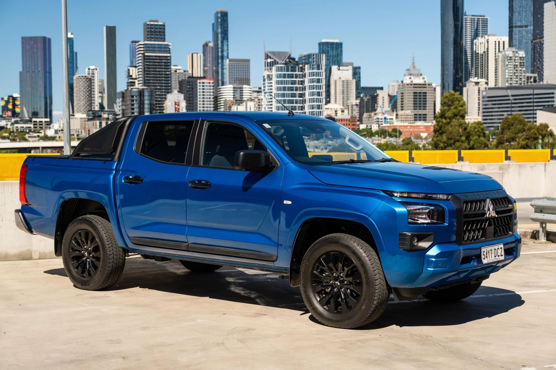2025-01-2025-mitsubishi-triton-glx-r-my25-stills-3