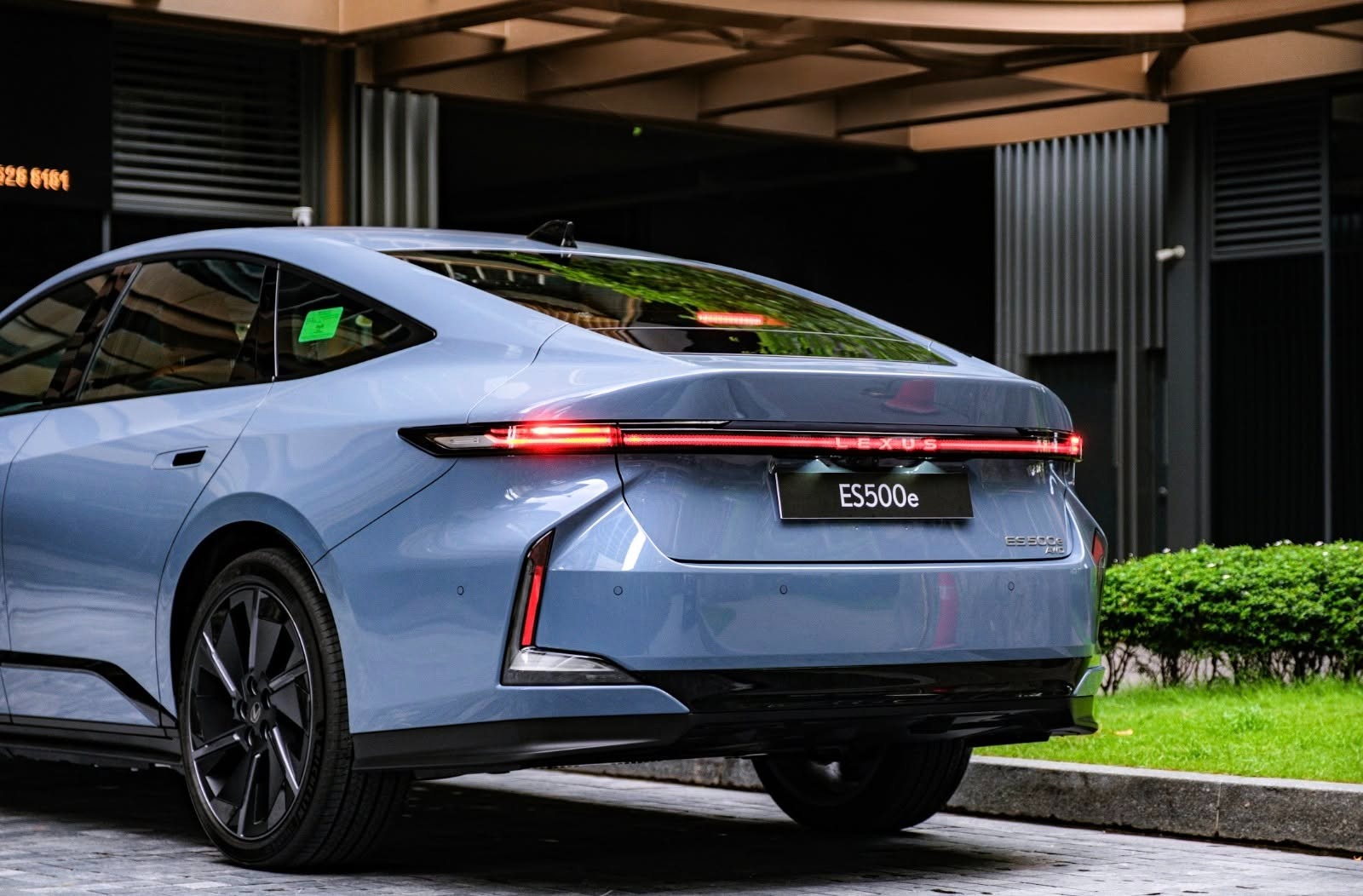 Lexus ES 500e (9)
