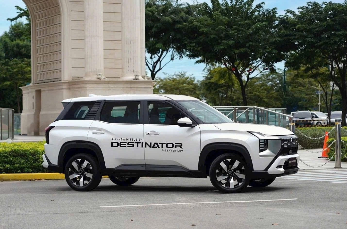Mitsubishi Destinator 21