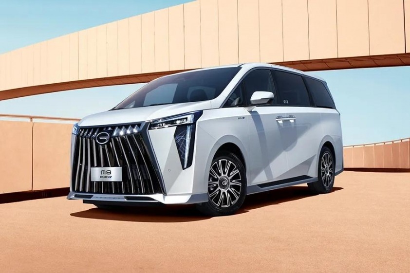 gac-m8-phev-front-angle-low-view-397333-6adf26e9c5fb6
