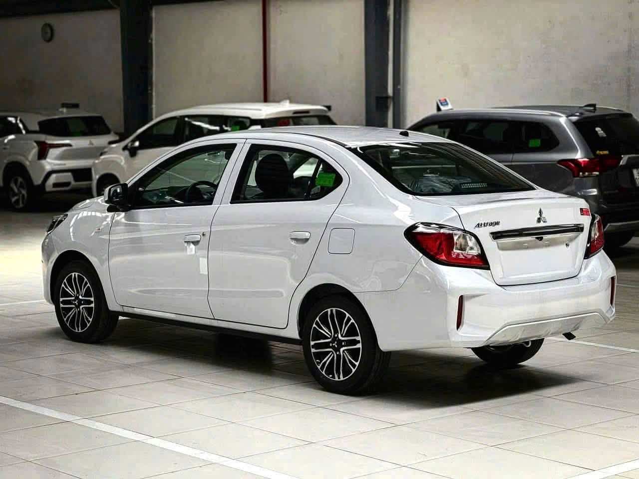 Mitsubishi Attrage (5)