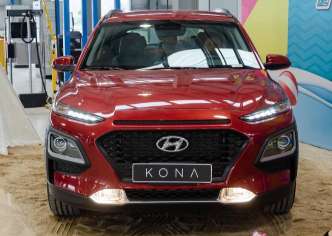 Thiết kế đầu xe cá tính của Hyundai Kona so với....
