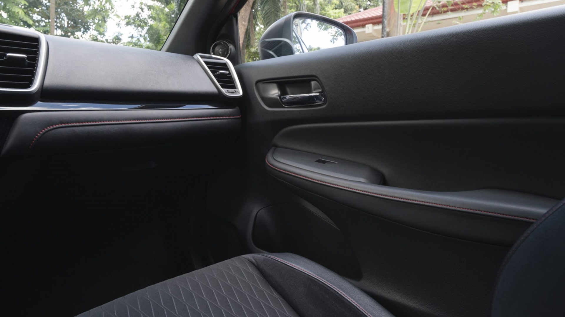 2021-Honda-City-RS-sedan-interior-panels-2048x1152