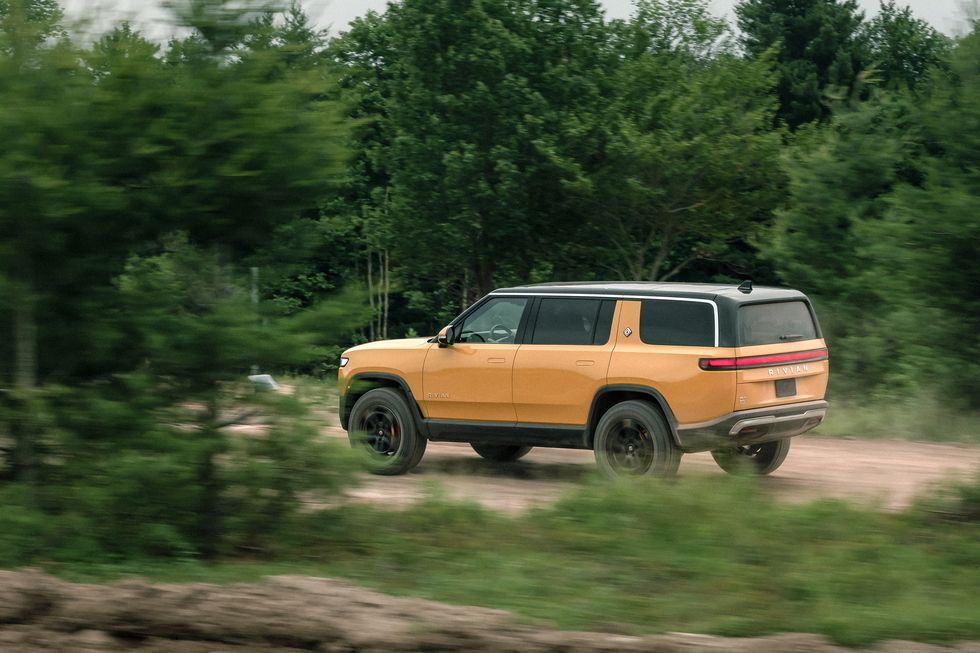 2022-rivian-r1s-101-1657043545 (1)